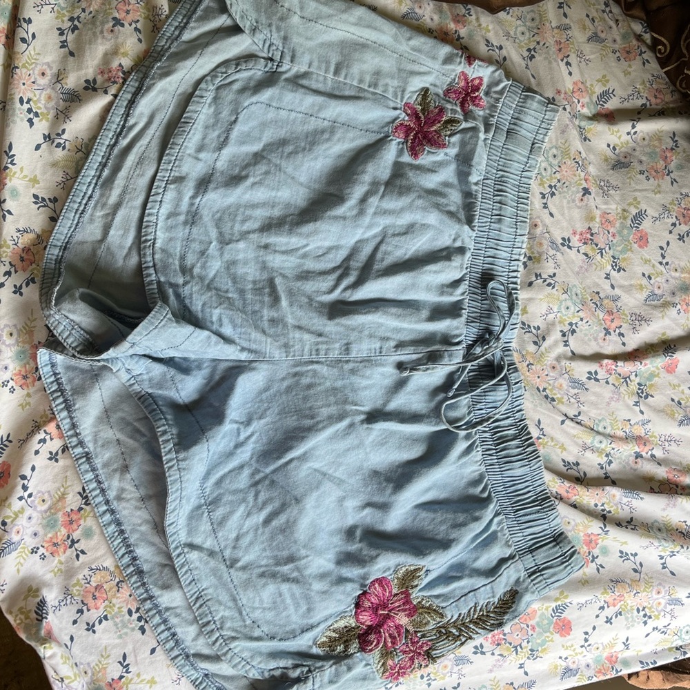 Flower shorts